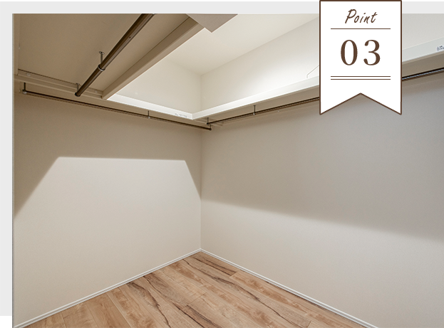 大容量で整理整頓できるウォークインクローゼット