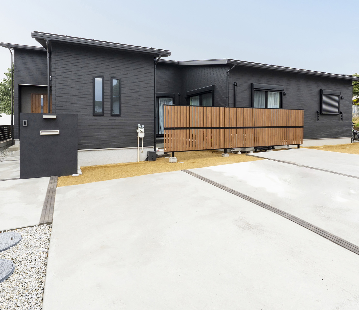 アイキャッチ画像：4LDK 約39坪。6人家族が暮らす、小屋裏シアタールーム付き広々平屋