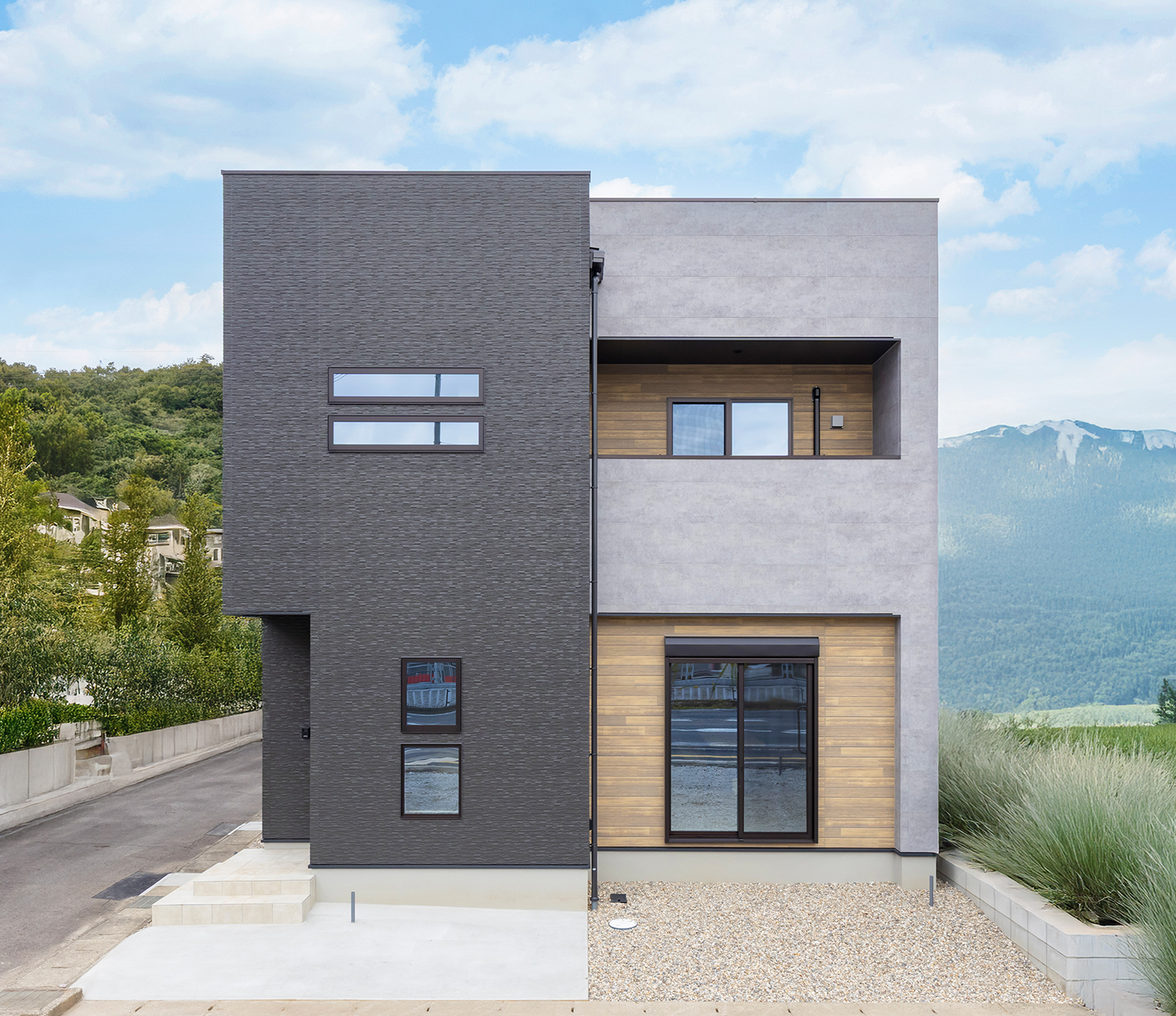 アイキャッチ画像：水廻り回遊動線や開放的でホテルライクなデザインが魅力の明るいお家。