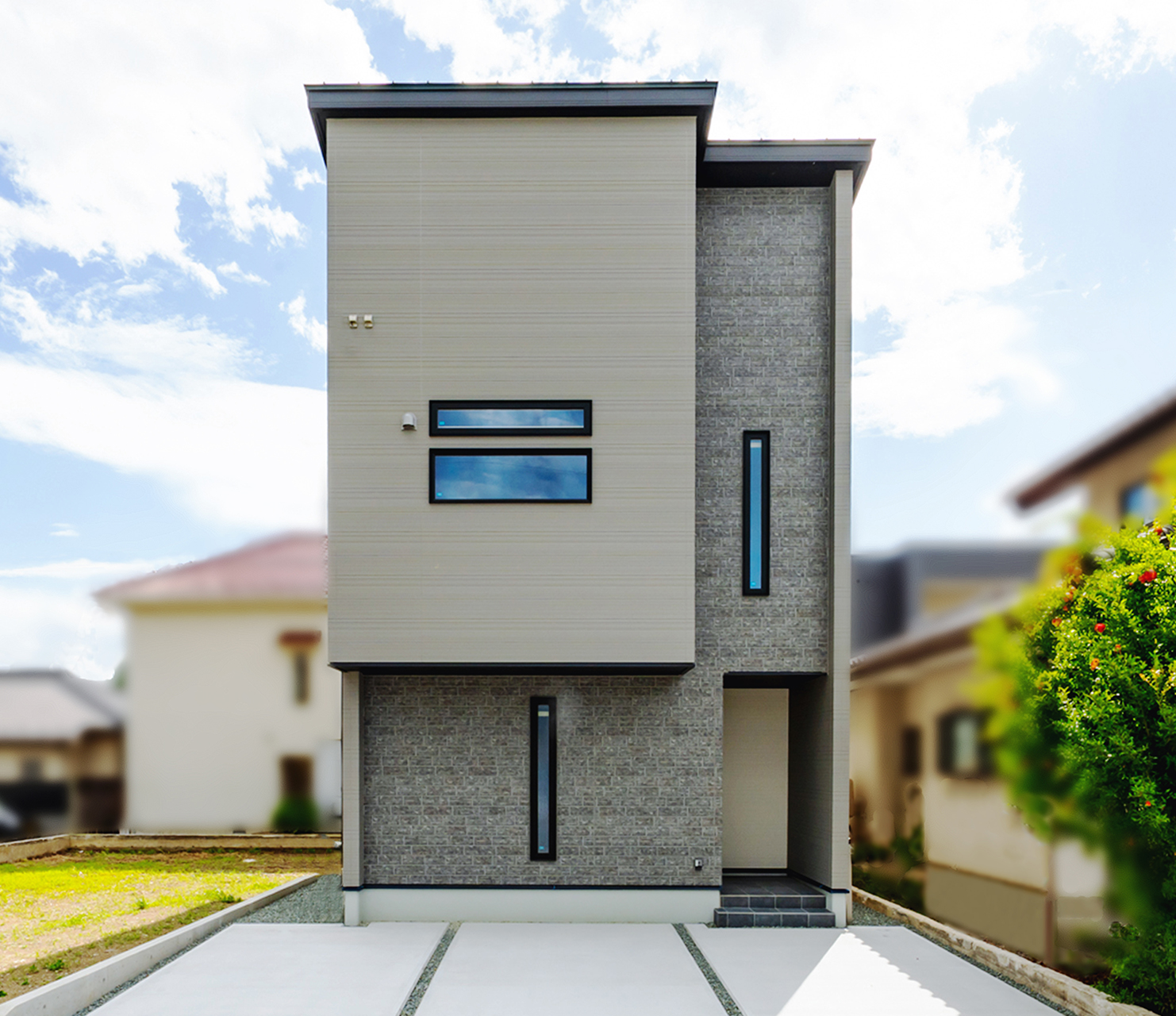 アイキャッチ画像：シンプルモダンな外観と、遊び心ある機能的な空間が共存する邸宅