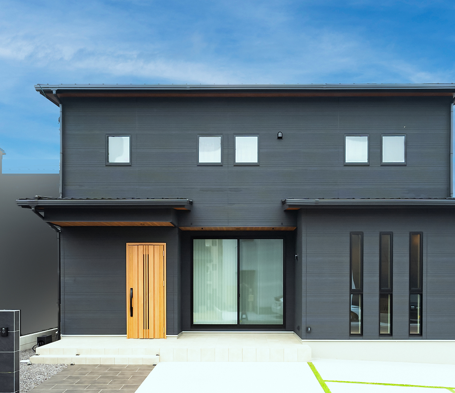 アイキャッチ画像:「いつも綺麗で、いつも心地よい」家族の笑顔を守る、機能美あふれるモダン邸宅