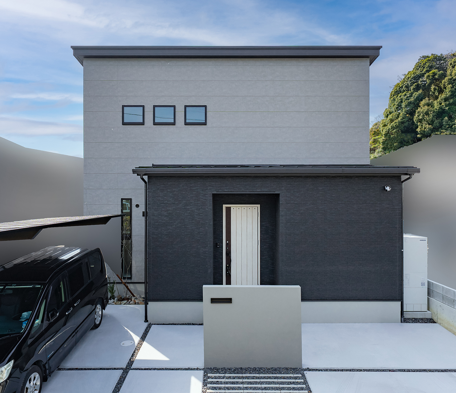 アイキャッチ画像：モダンな外観から広がる、明るく遊び心のある住まい。